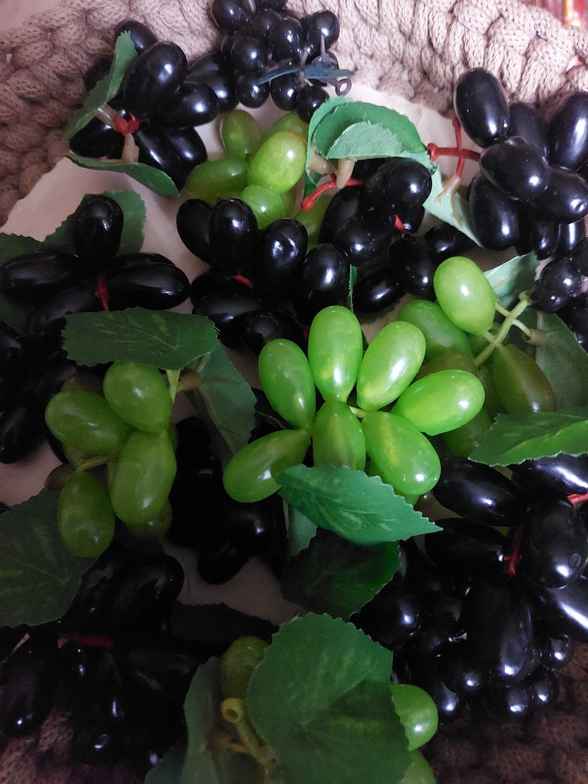 Kiscie winogron do kielicha komunijnego