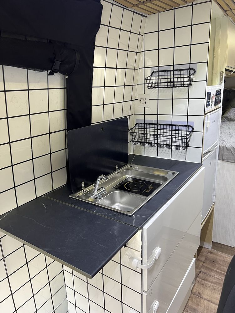 Autocaravana Sprinter 2020, 63000 km muito estimada