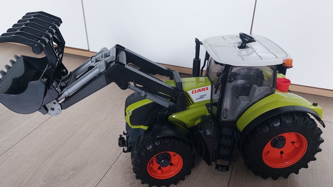 Bruder 03013 Ciągnik rolniczy traktor Claas Axion 950 z ładowaczem