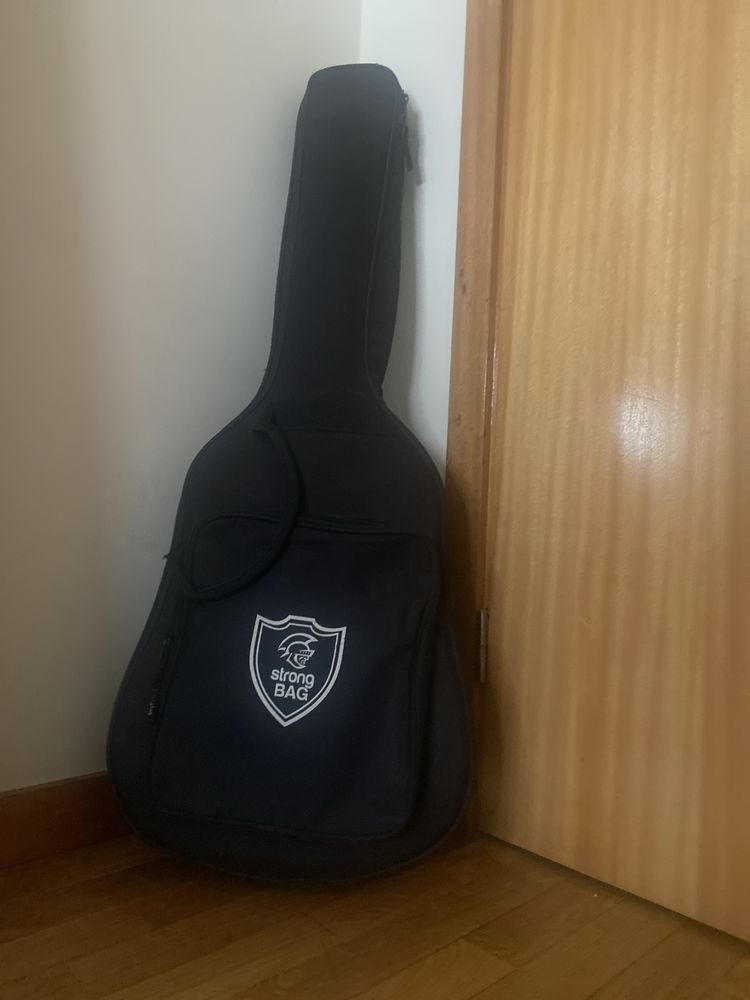 guitarra em bom estado azul