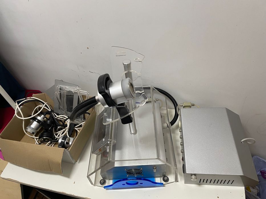 Máquina estética multifunções (cavitação, radiofrequência, dermovacuo)
