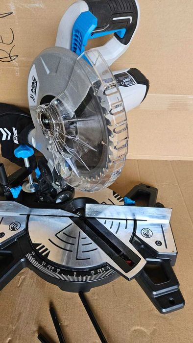 Ukośnica bez posuwu MacAllister 1400 W 210 mm