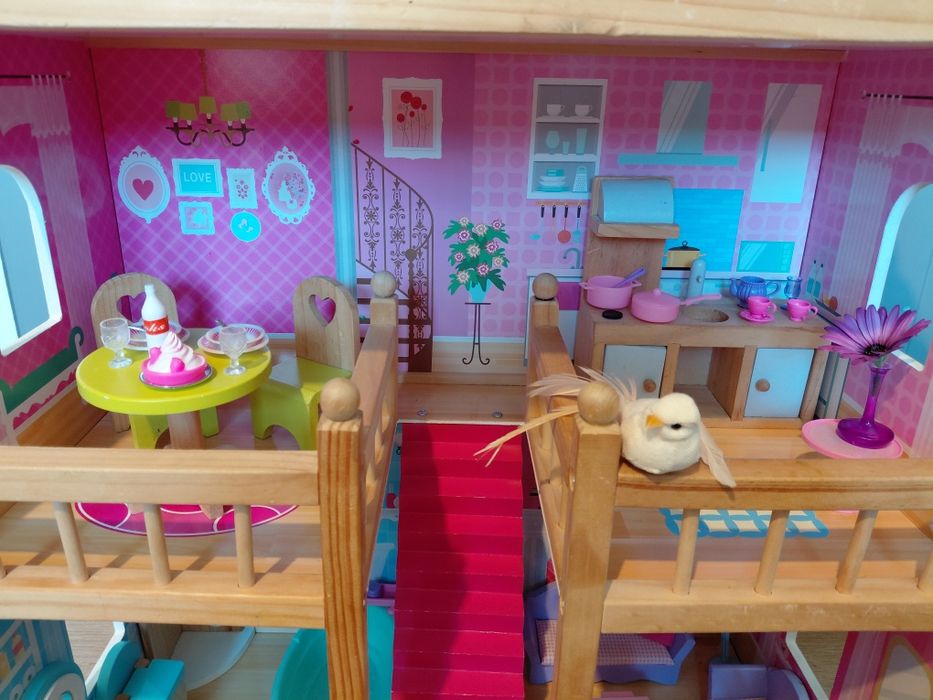 Drewniany domek barbie.