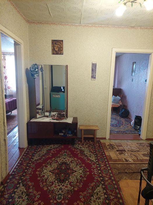 Продам 4х кімн квартиру  с індивидуальним опаленням с. Омельник