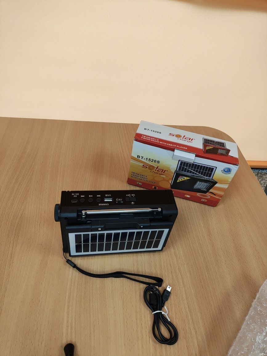 Radio na solar z latarka