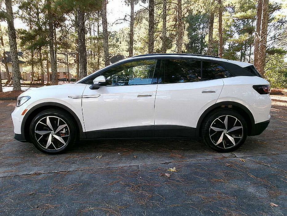 Volkswagen ID.4      2023