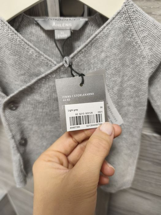 Nowy sweter sweterek wyprawka jesień zima modny hit Ahlens poszukiwany