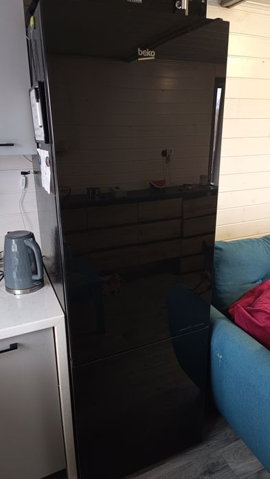 Lodówka lodówko - zamrażarka Beko Neo Frost czarna szklana