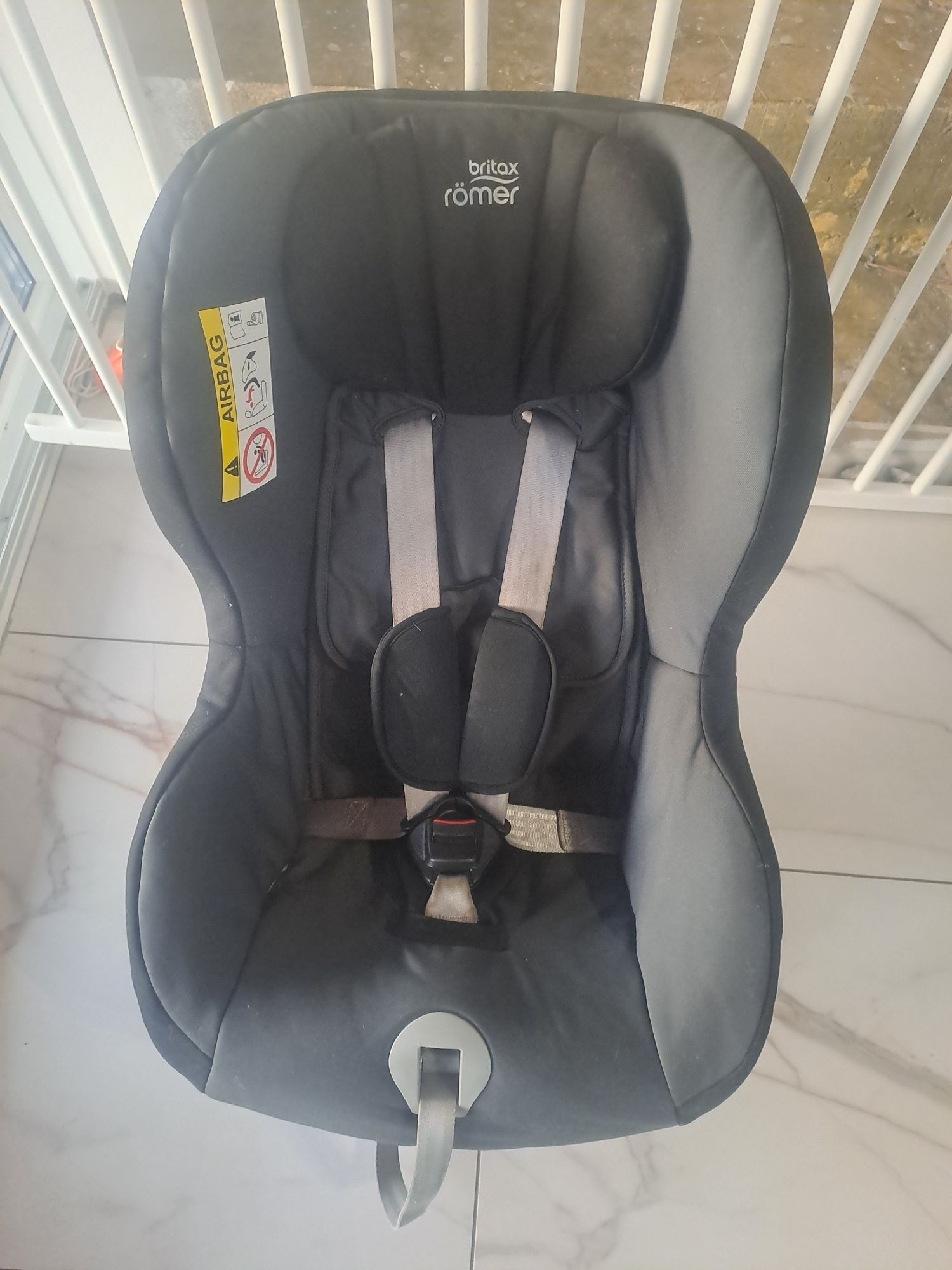 Fotelik samochodowy britax Romer tyłem do kierunku jazdy 9-25 kg