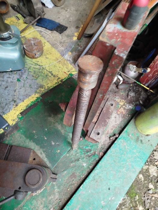 Винт к 250 тискам лещата фрезерные 250