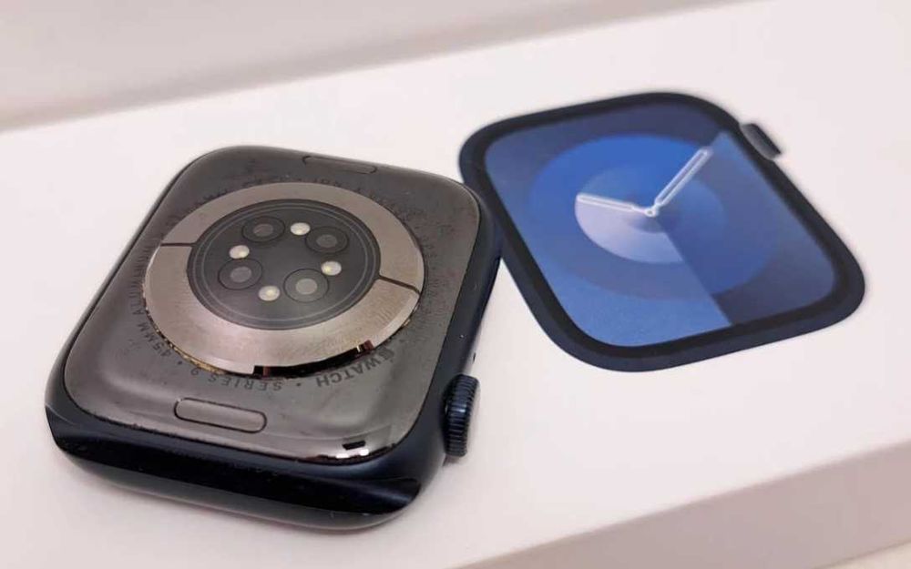 zegarek Apple Watch seria 9 45 mm A2980 uszkodzony