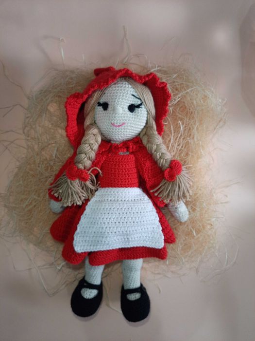 Boneca de Croché Capuchinho Vermelho - Feito à Mão e Personalizável