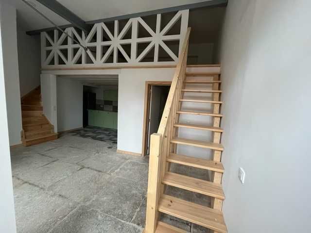 Apartamento T0 + Mezzanine para Alugar (Vila de Sintra)