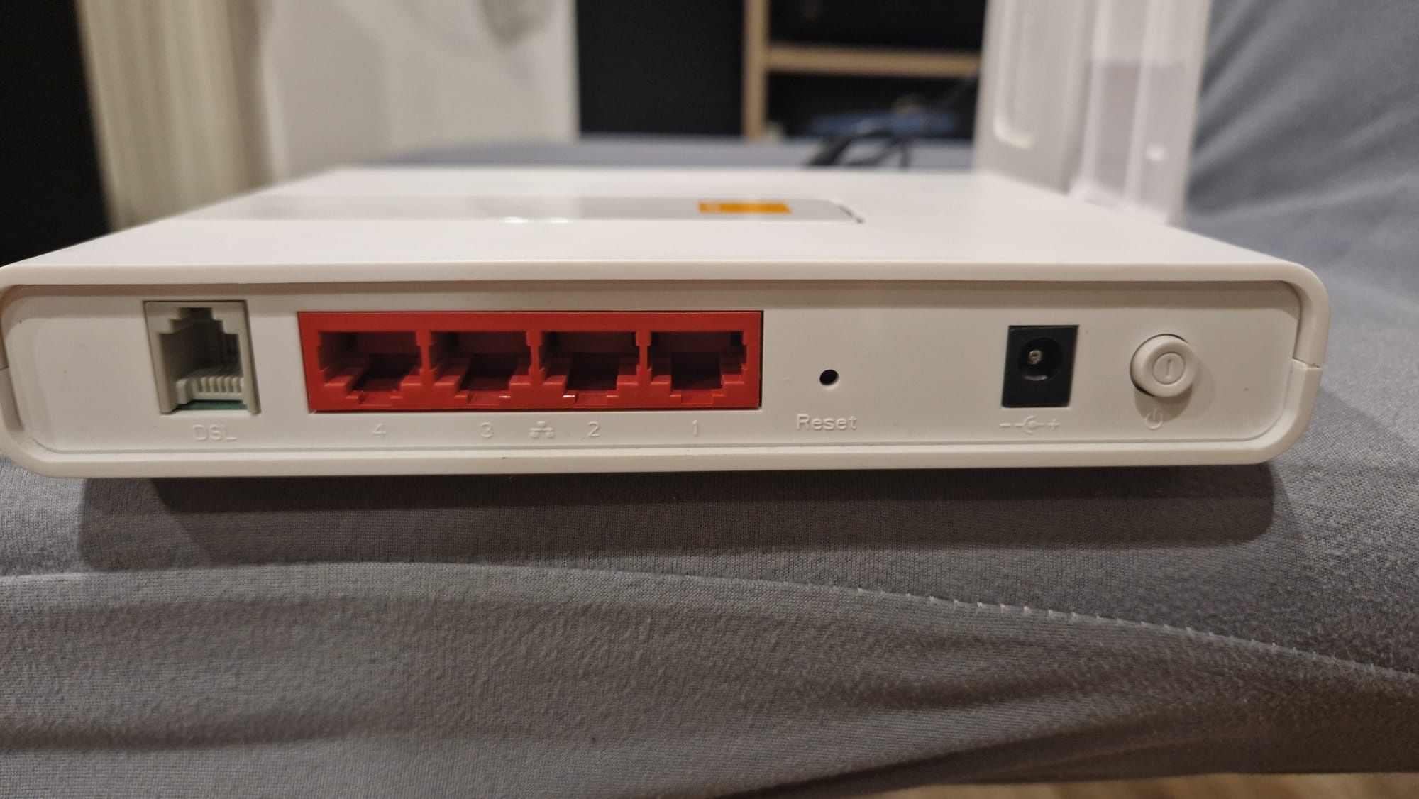 Router z modemem Wi-Fi Sagemcom Fast 2704