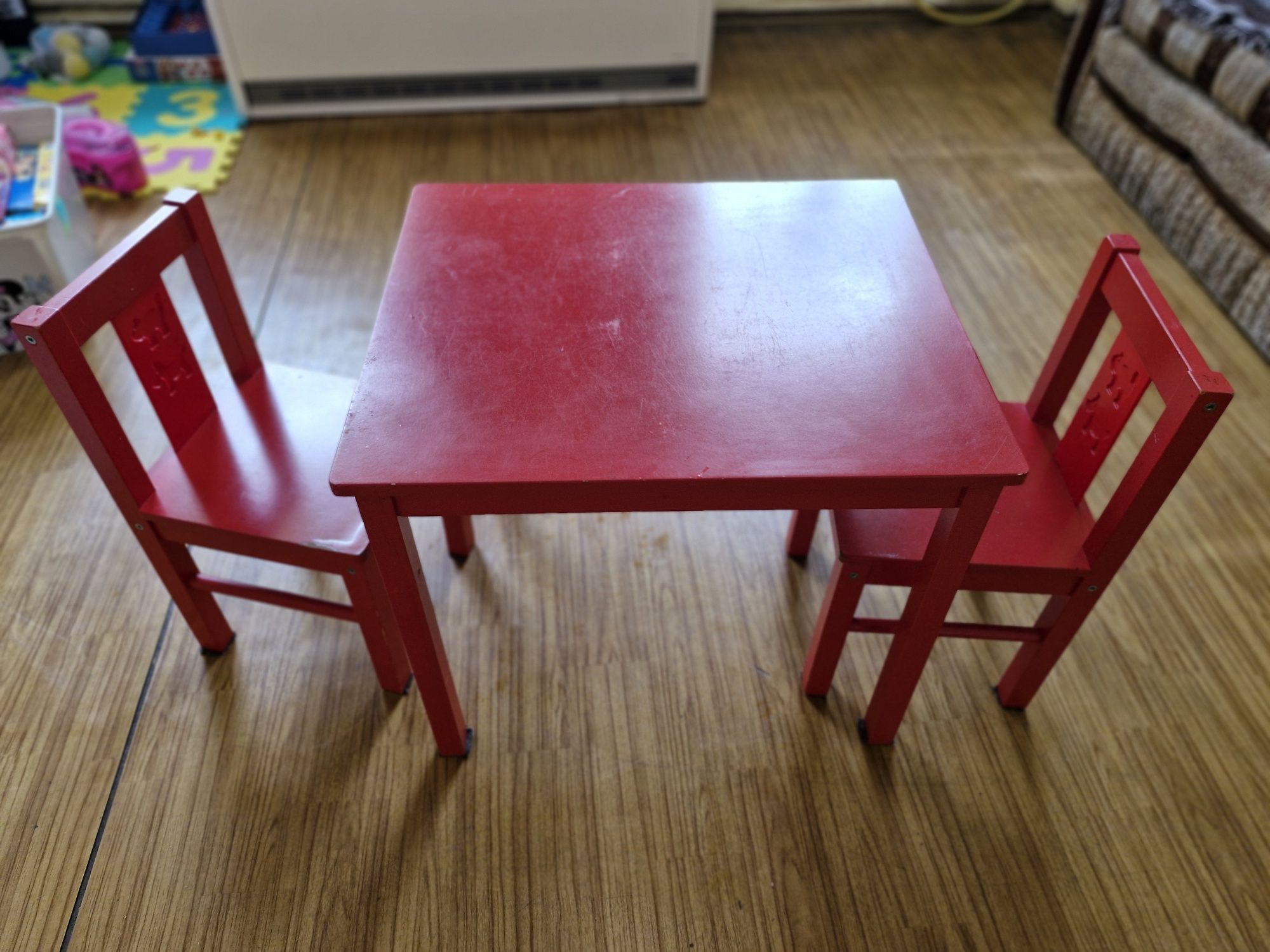 Stolik i dwa krzesełka z Ikea