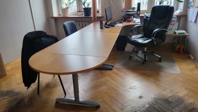 biurko, stół konferencyjny, fotel