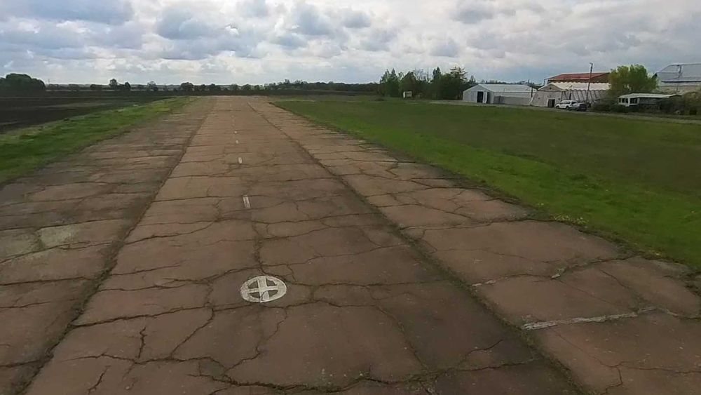 Приватний аеродром з літаками біля Черкас Готовий бізнес мрійників