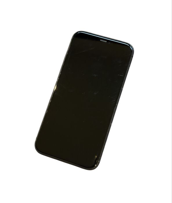 iPhone 11 czarny ze śladami użytkowania stan bardzo dobry 64 GB okazja