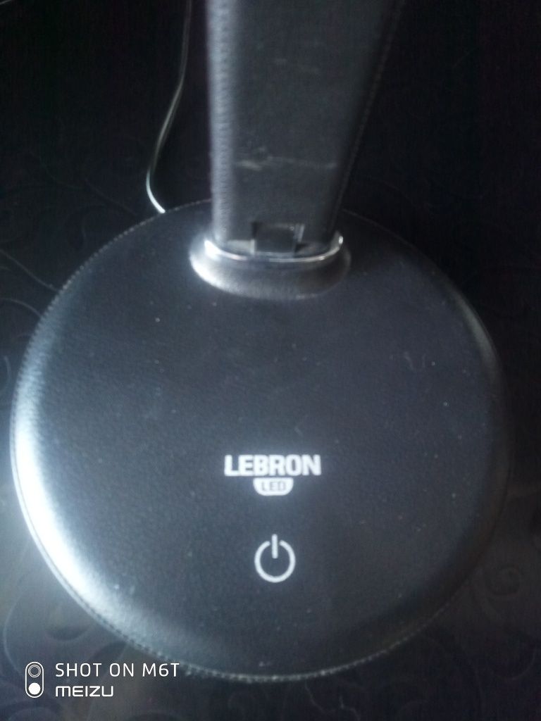 Продаётся светодиодная настольная лампа LEBRON