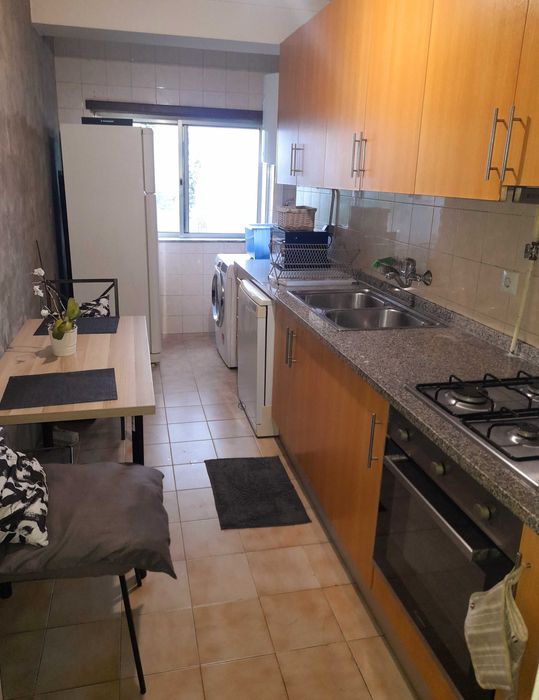 Quarto Individual Ambiente Feminino –Excelente Localização em Braga