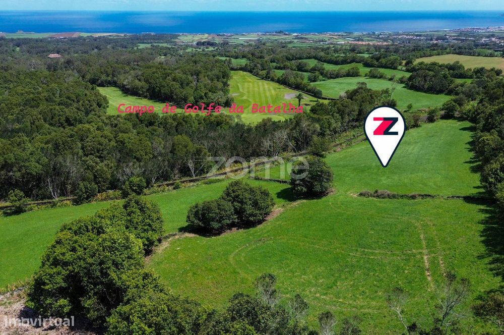 Terreno Agrícola com Vista Panorâmica – Pico da Pedra e Batalha