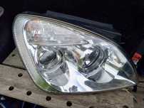 Kia carens lampa przednia prawa