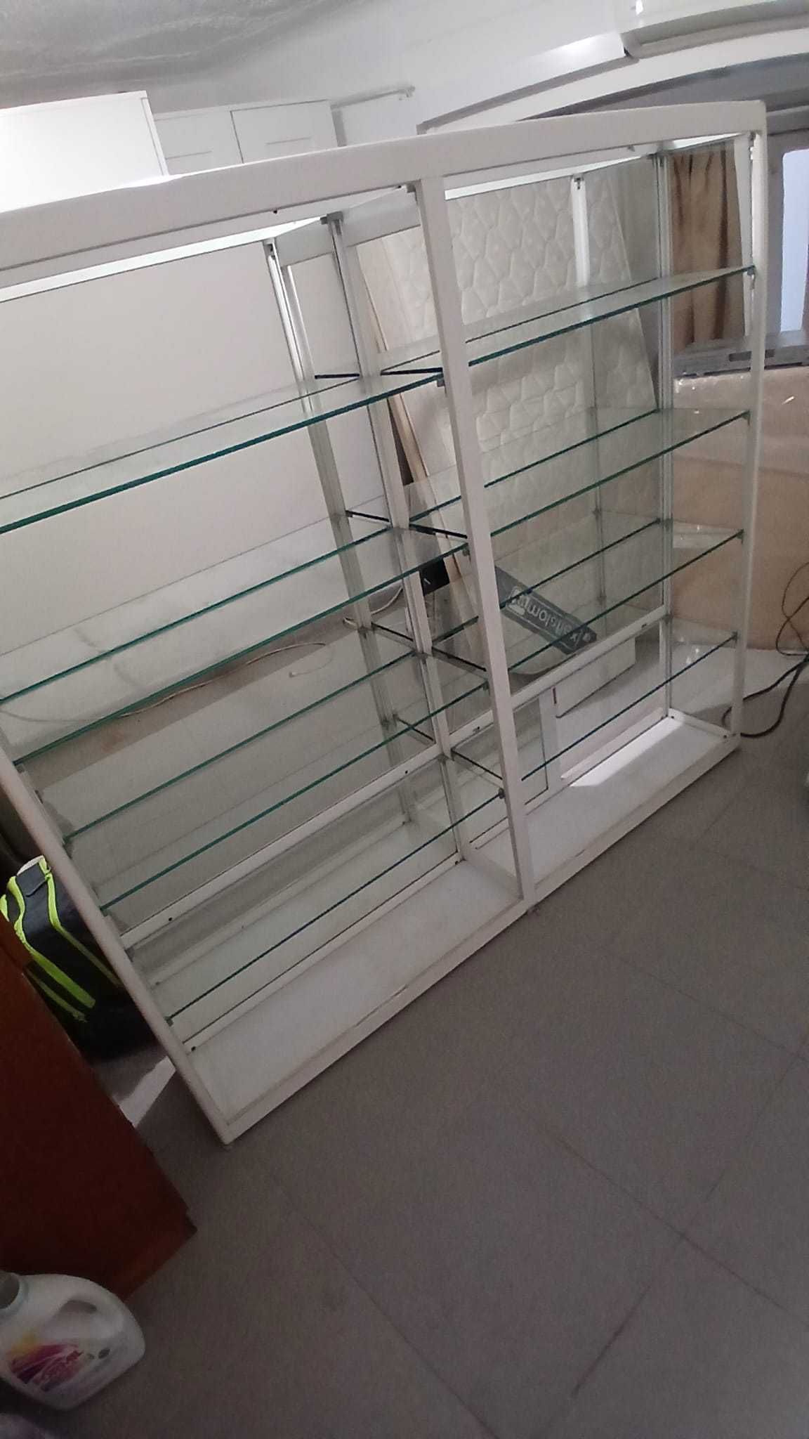 Vitrine de chão ou parede