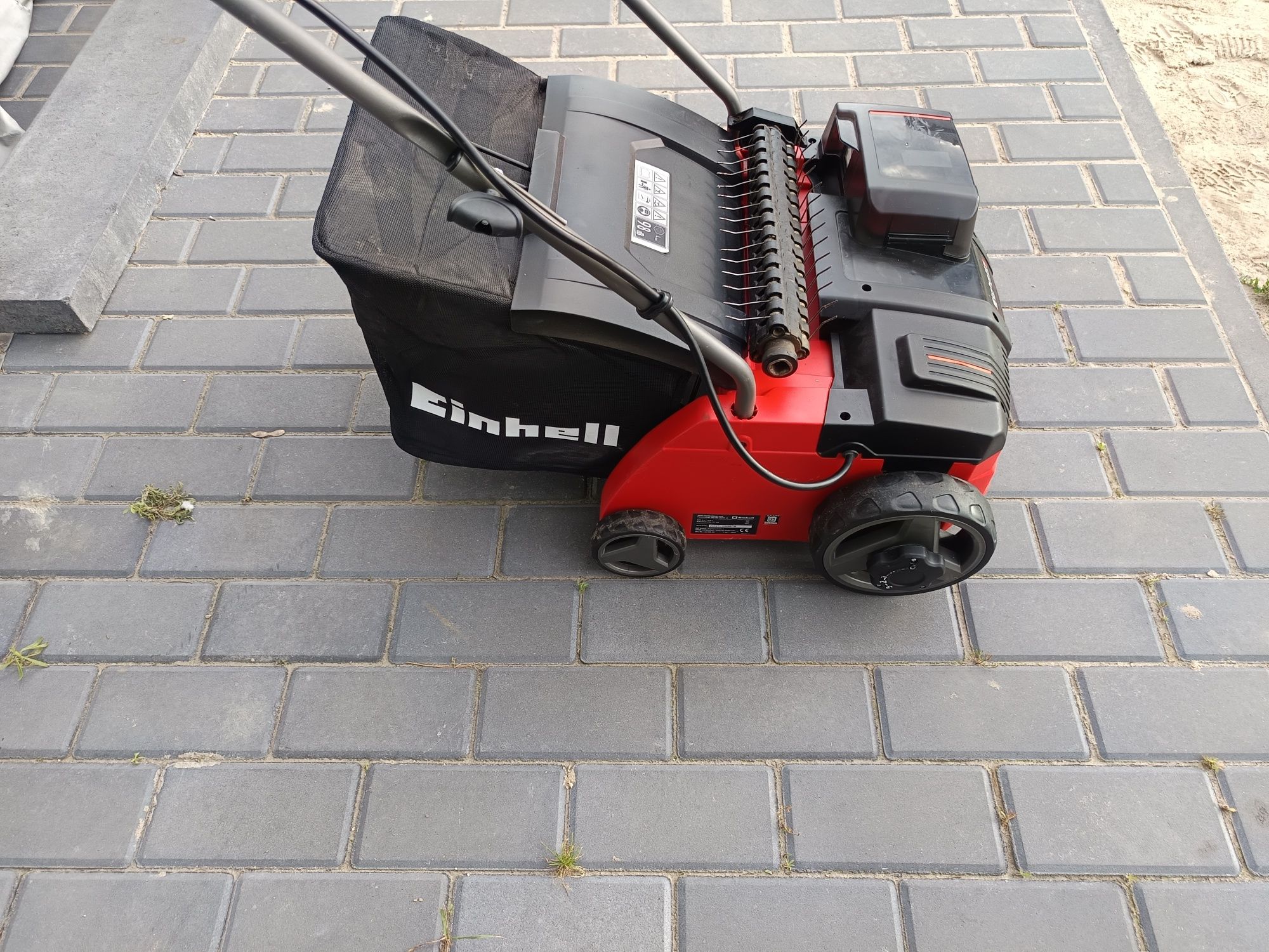 Akumulatorowy wertykulator Einhell GC-SC 36/31 Li SOLO