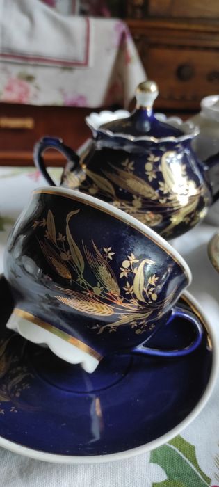 Фарфор СССР (заварник,чайная,кофейная пара,маслёнка,соусник,сахарница)