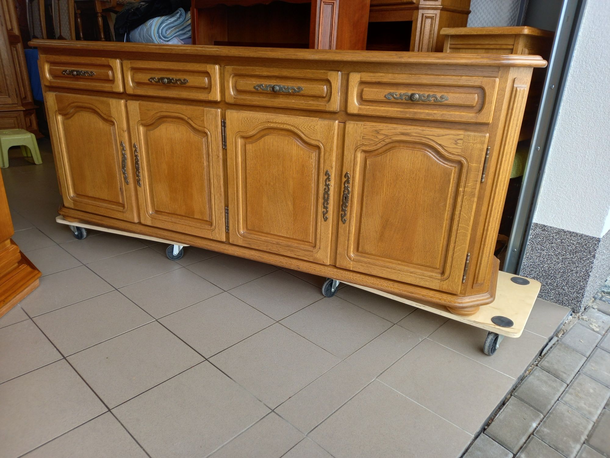 Komoda dębowa z witryną do powieszenia