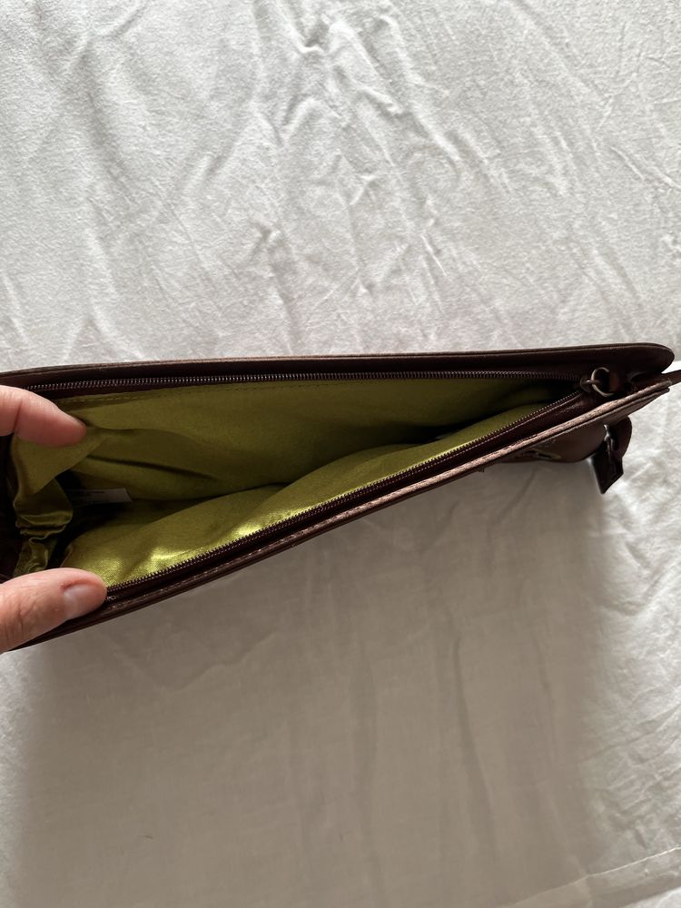 Pochete castanha