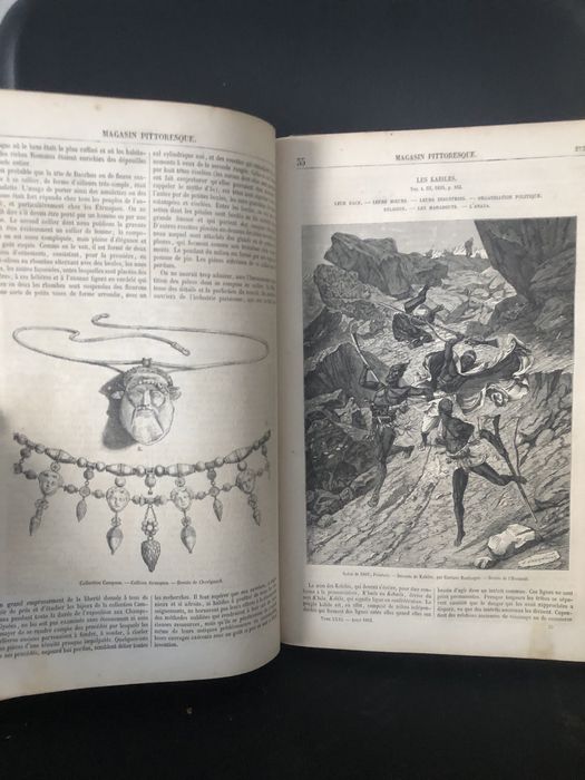 Старинная книга на французком языке