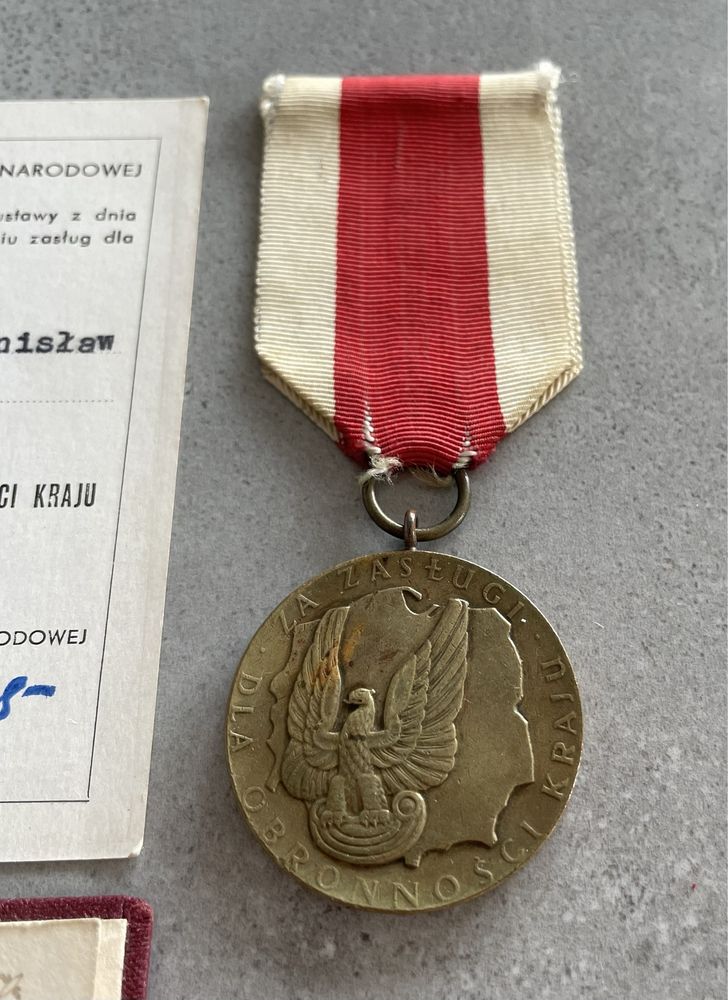 Złota odznaka za zasługi dla Warszawy PRL i medal z legitymacjami