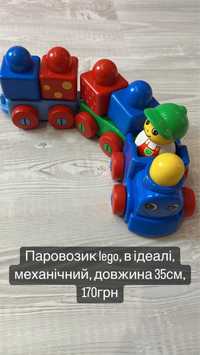 Паровозик Lego  в  ідеалі механічний