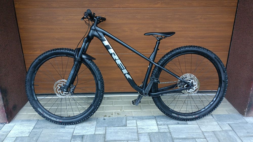 Trek Roscoe 7 2024, rozmiar M/L. Hamulce Deore XT
