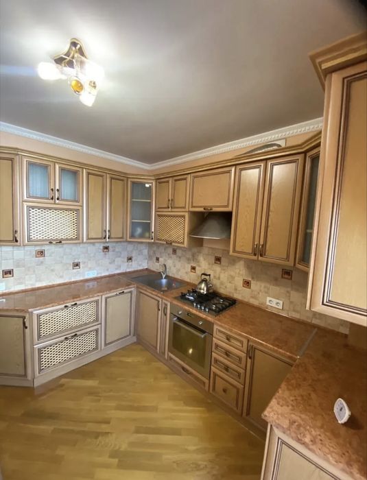 Цікава 2км квартира в центрі біля Піонерського парку