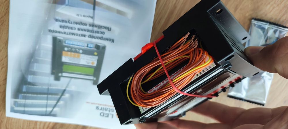 Контролер підсвітки сходів з регулюванням дії датчиків руху ( LCD )