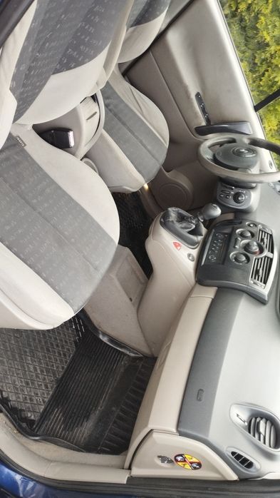 Renault Grand Scenic 7 osobowy 2.0 16 v gaz