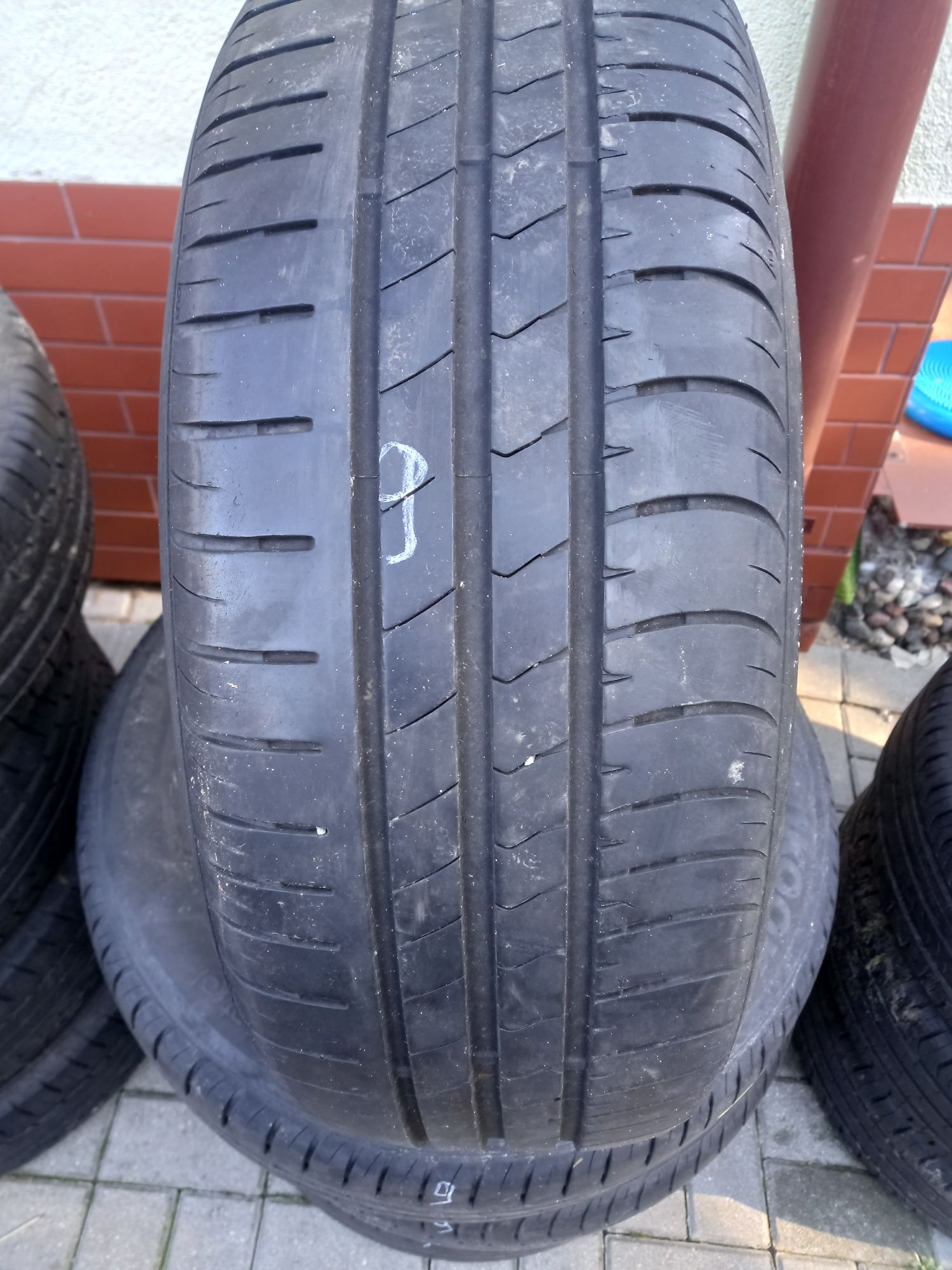 9. Opony letnie Hankook 205/60/16