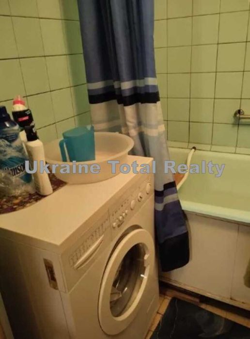 2 кімнатна квартира! Метро Академмістечко 1хв пішки Вул Доброхотова 30