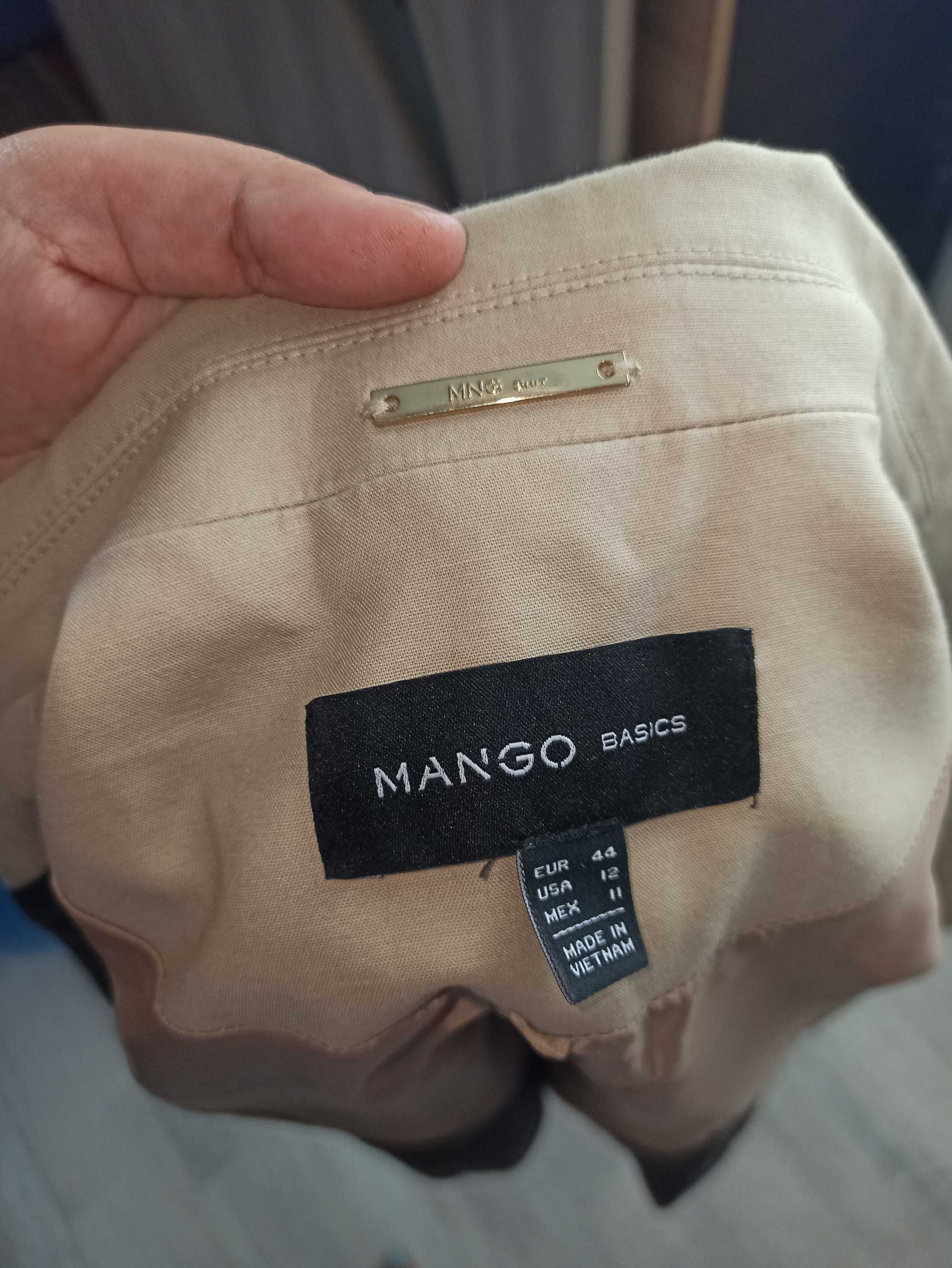 Класний базовий піджак  Mango