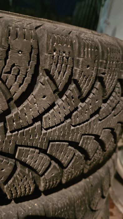 Зимова гума шини нокиан 195 65 15