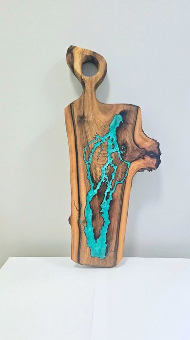 Deska wykonana z żywicą