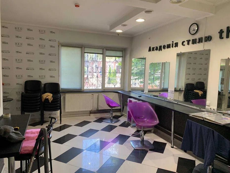 Оренда фасадного приміщення вул. Антоновича-Мельника