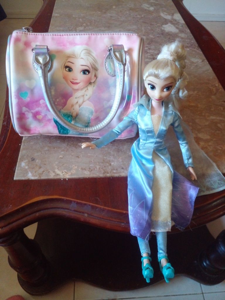 Boneca FROZEN com musica+mala+ livro