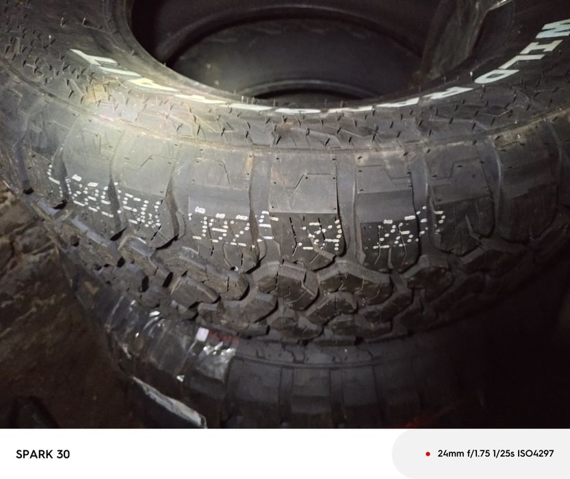 Продам нову резину 265*65*17. Комплектом.  В ідеалі- обмін на 16 .