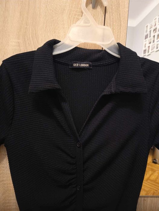 Czarna marszczona sukienka z kołnierzykiem QED London rozmiar XS 34