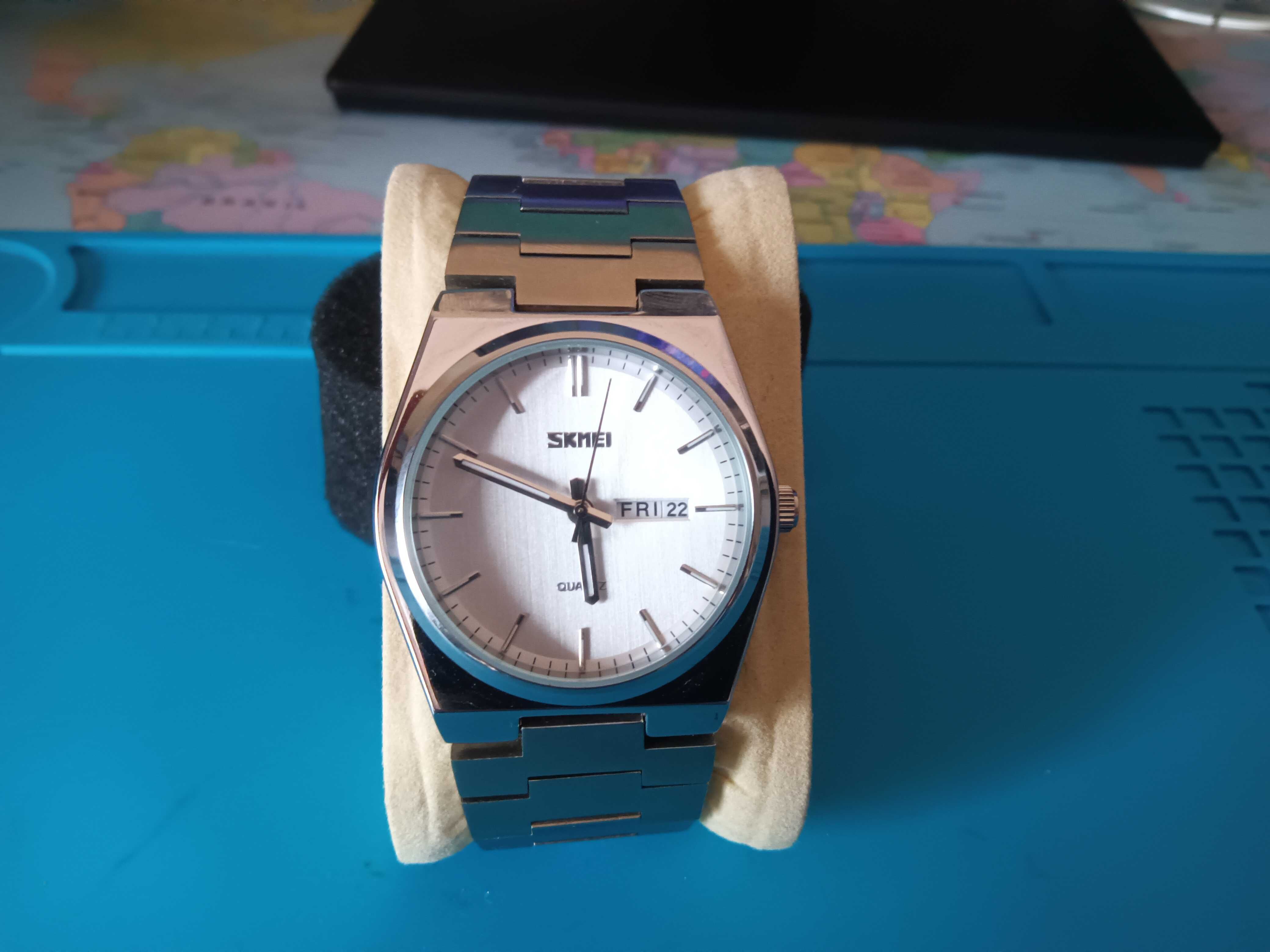 Relógio quartzo pulseira integrada