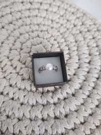 Pierścionek srebrny srebro 925 z perełką cyrkonie 18