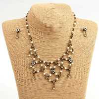 Zestaw biżuterii - naszyjnik + kolczyki z perełkami i kamieniami